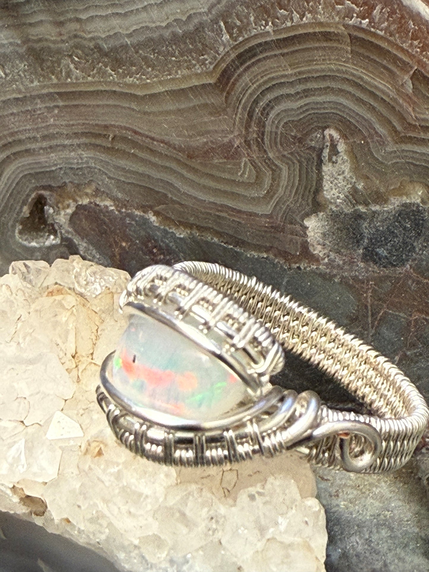 Anillo de ópalo etíope